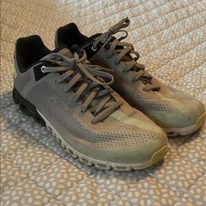 Men's On Cloud  Gray Athletic Shoes